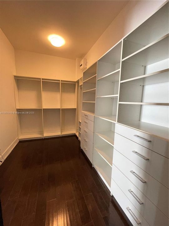 Recently Rented: $7,000 (4 beds, 4 baths, 3538 Square Feet)