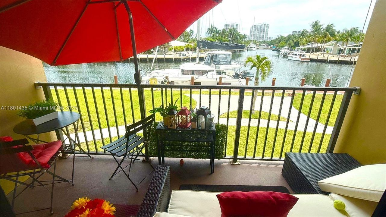 For Sale: $235,000 (1 beds, 1 baths, 876 Square Feet)