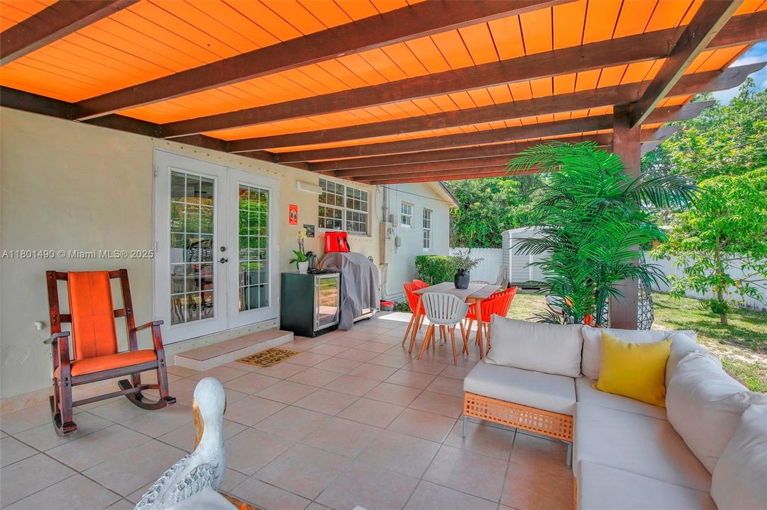 Vendido Recientemente: $560,000 (3 camas, 2 baños, 1264 Pies cuadrados)