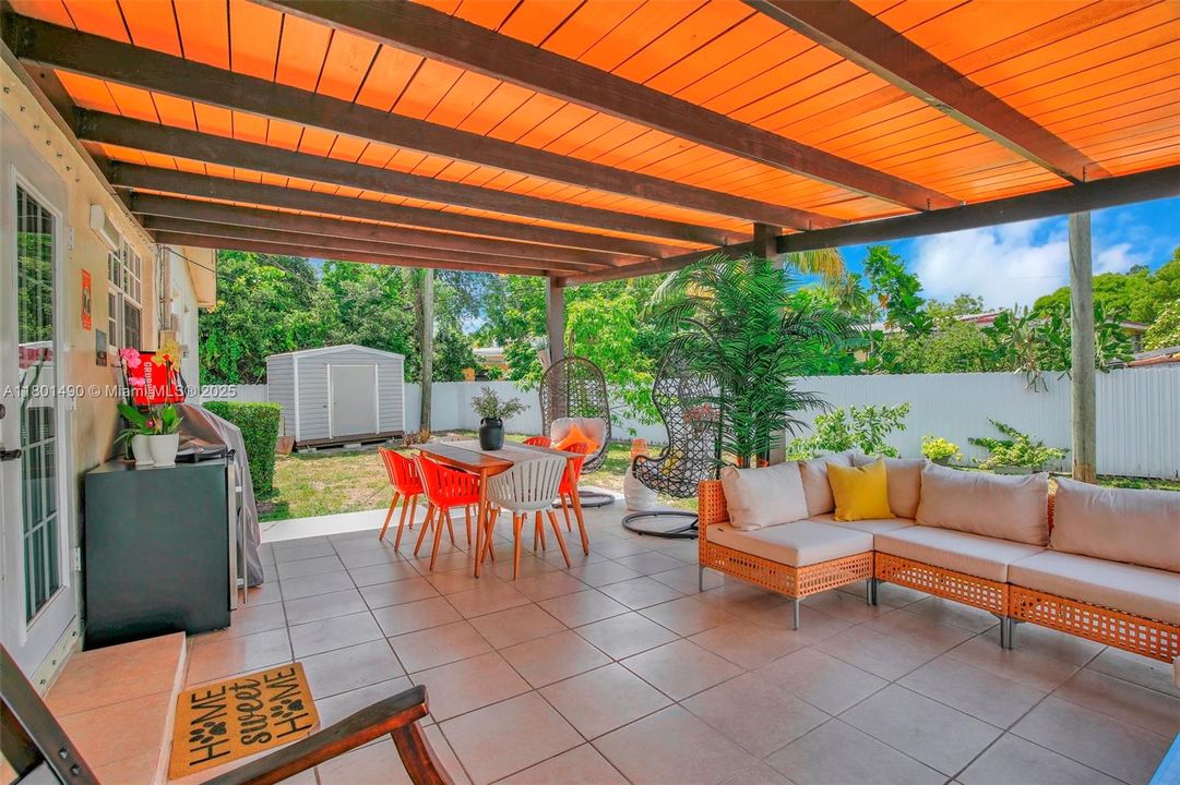 Vendido Recientemente: $560,000 (3 camas, 2 baños, 1264 Pies cuadrados)