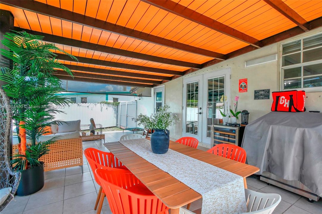 Vendido Recientemente: $560,000 (3 camas, 2 baños, 1264 Pies cuadrados)