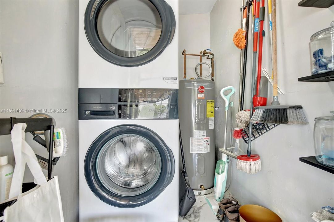 Vendido Recientemente: $560,000 (3 camas, 2 baños, 1264 Pies cuadrados)