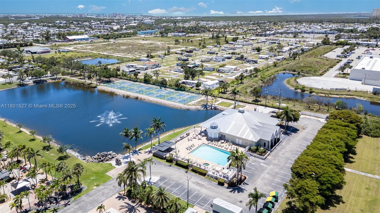 Nice complex with LOTS to do