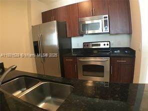 Recently Rented: $1,950 (1 beds, 1 baths, 756 Square Feet)