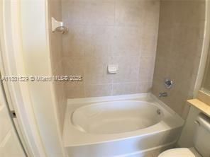 Recently Rented: $1,950 (1 beds, 1 baths, 756 Square Feet)