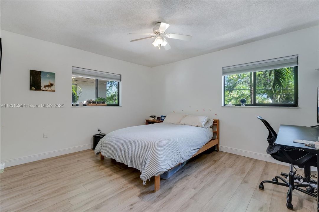 Vendido Recientemente: $895,000 (3 camas, 2 baños, 1344 Pies cuadrados)