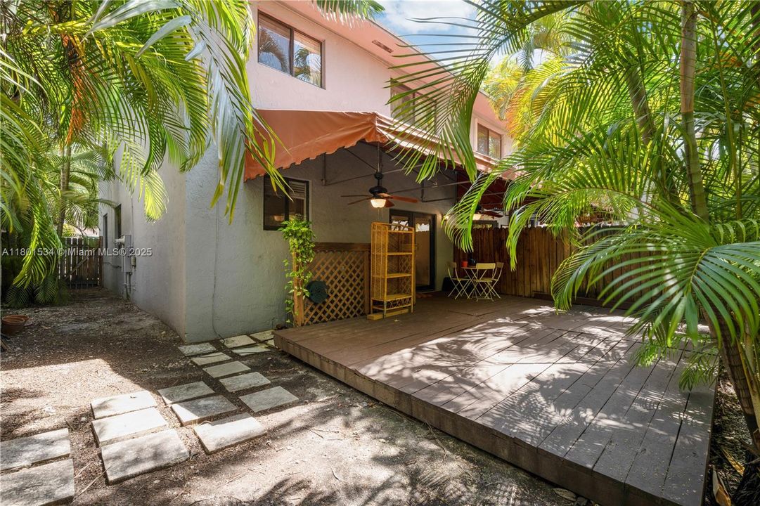 Vendido Recientemente: $895,000 (3 camas, 2 baños, 1344 Pies cuadrados)