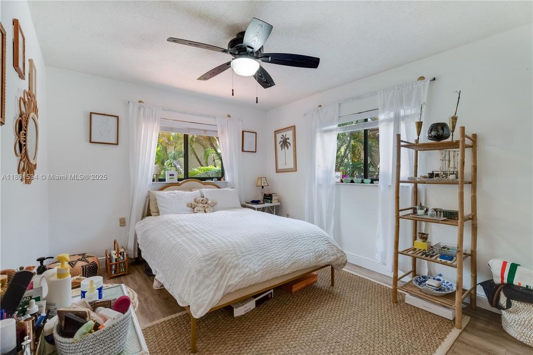 Vendido Recientemente: $895,000 (3 camas, 2 baños, 1344 Pies cuadrados)