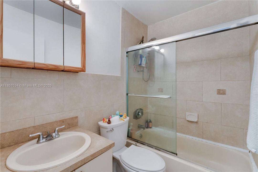 Vendido Recientemente: $895,000 (3 camas, 2 baños, 1344 Pies cuadrados)