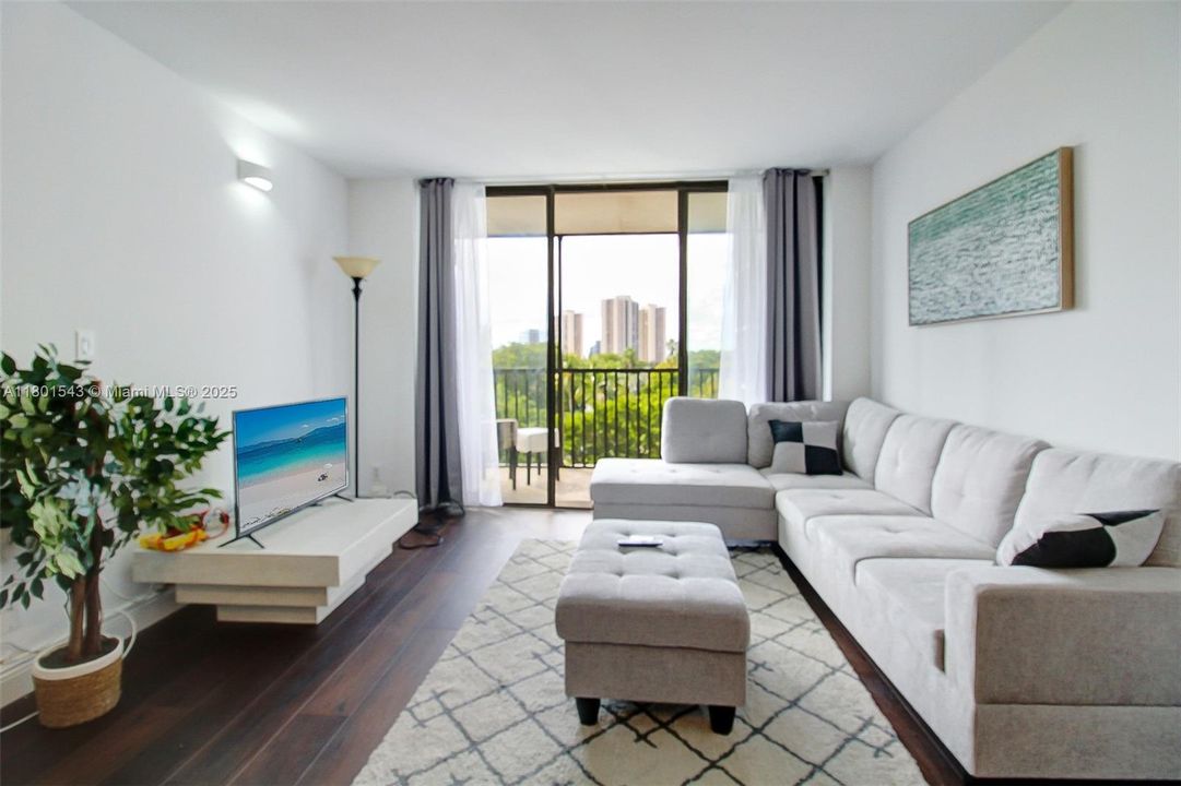 For Sale: $270,000 (2 beds, 2 baths, 994 Square Feet)