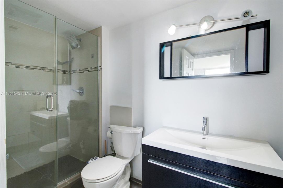 For Sale: $270,000 (2 beds, 2 baths, 994 Square Feet)