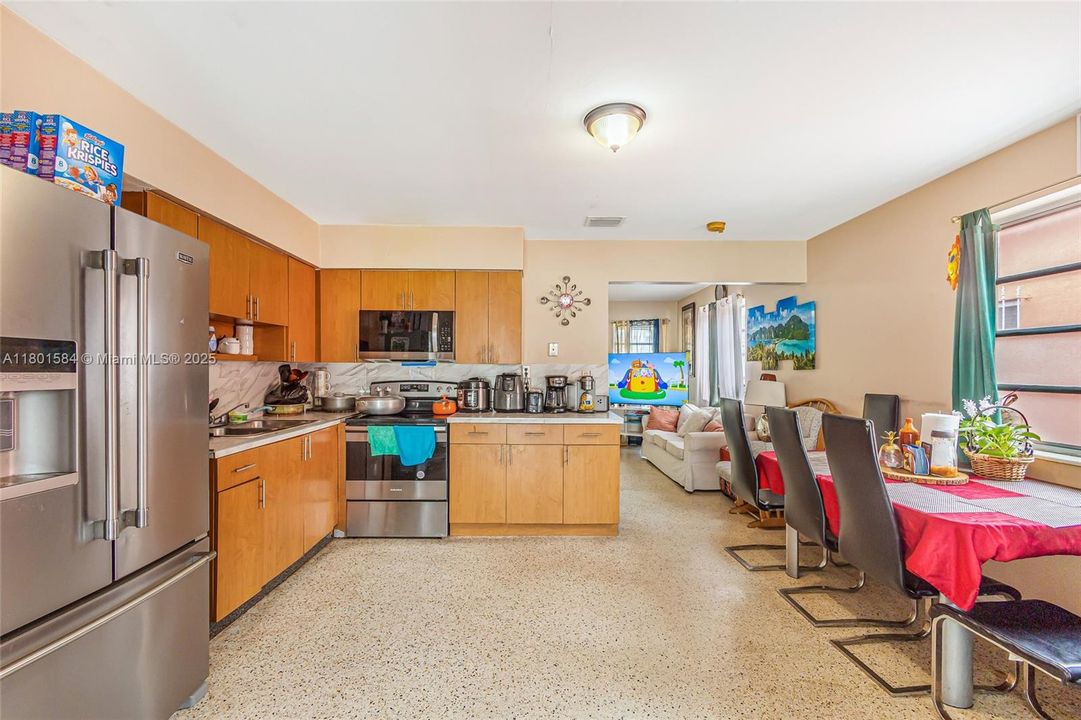 Recently Sold: $949,000 (0 beds, 0 baths, 2105 Square Feet)