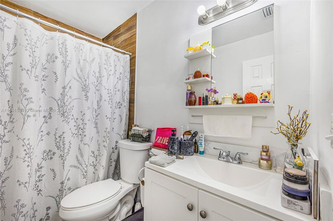 Recently Sold: $949,000 (0 beds, 0 baths, 2105 Square Feet)