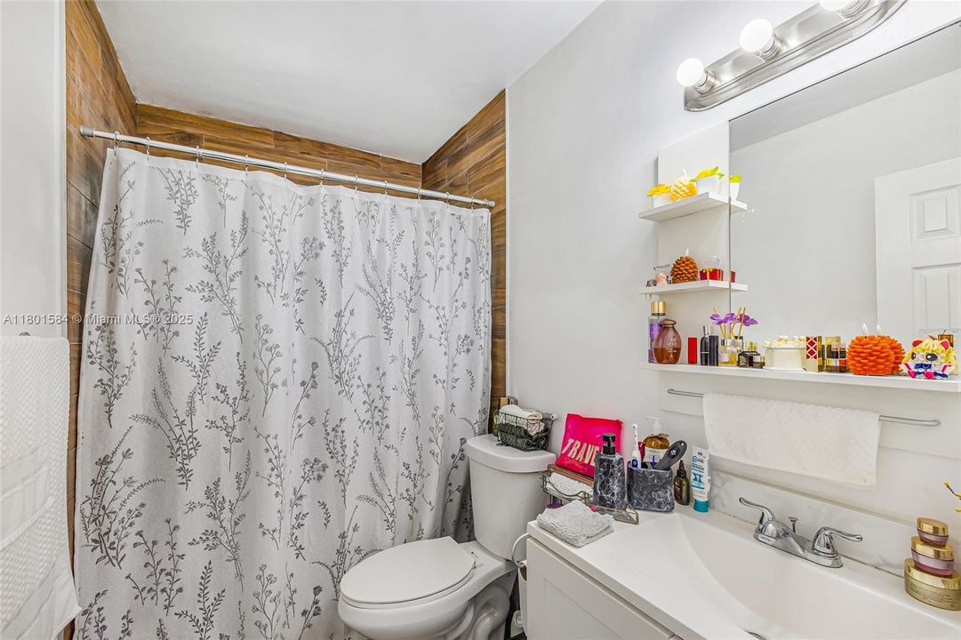 Recently Sold: $949,000 (0 beds, 0 baths, 2105 Square Feet)