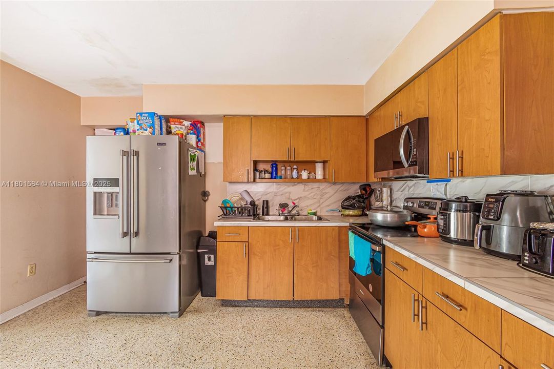 Recently Sold: $949,000 (0 beds, 0 baths, 2105 Square Feet)