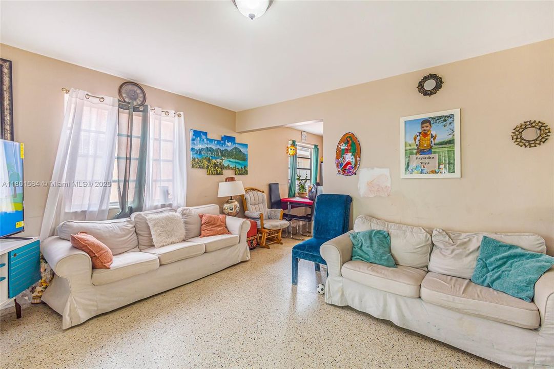 Recently Sold: $949,000 (0 beds, 0 baths, 2105 Square Feet)