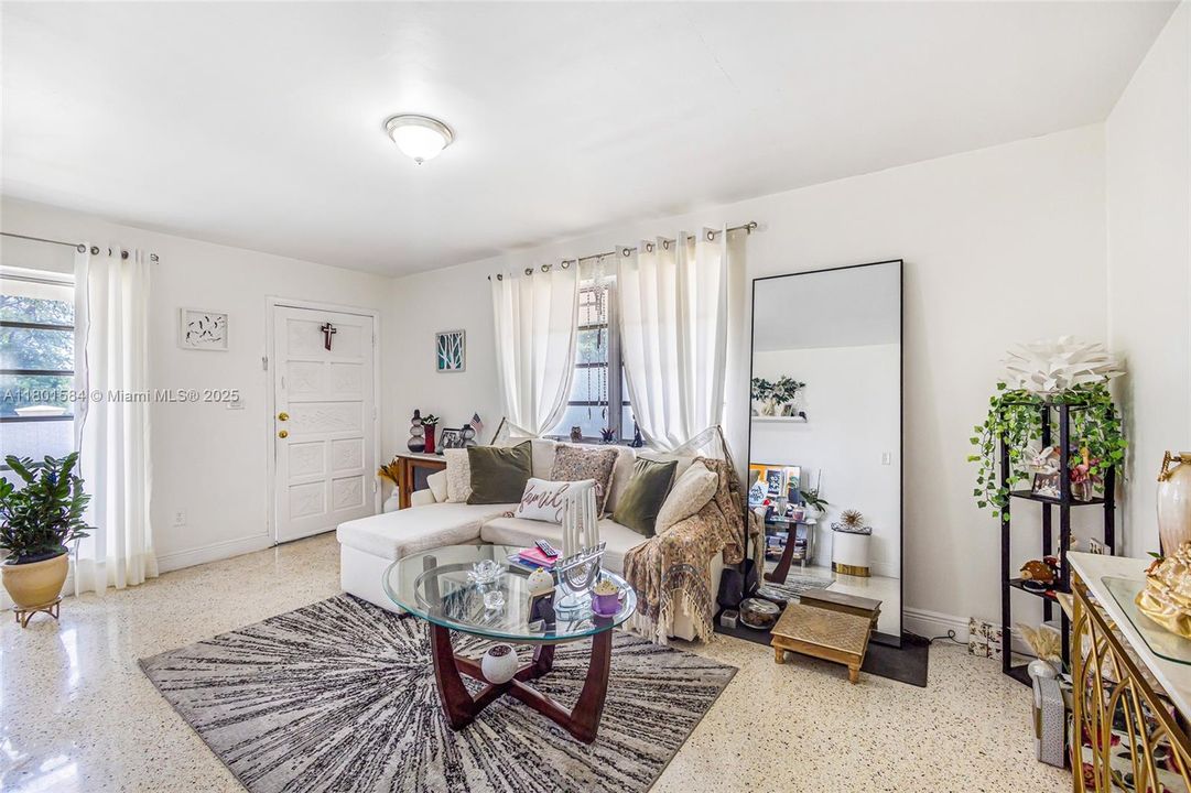 Recently Sold: $949,000 (0 beds, 0 baths, 2105 Square Feet)