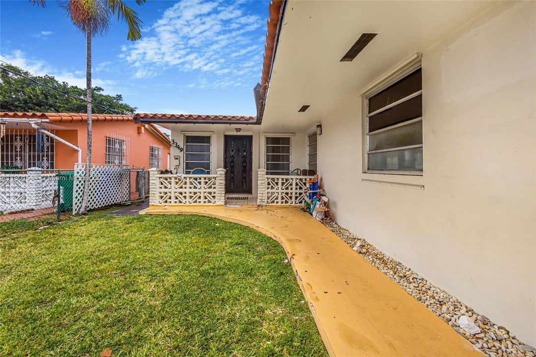 Recently Sold: $949,000 (0 beds, 0 baths, 2105 Square Feet)