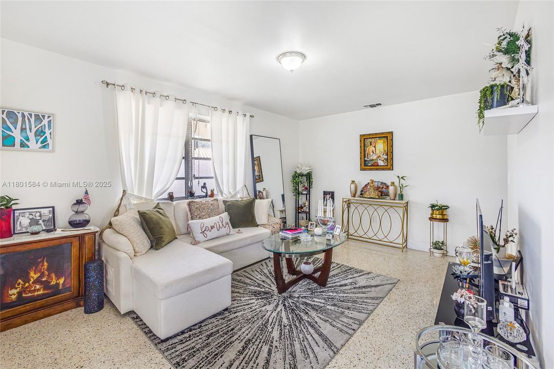 Recently Sold: $949,000 (0 beds, 0 baths, 2105 Square Feet)