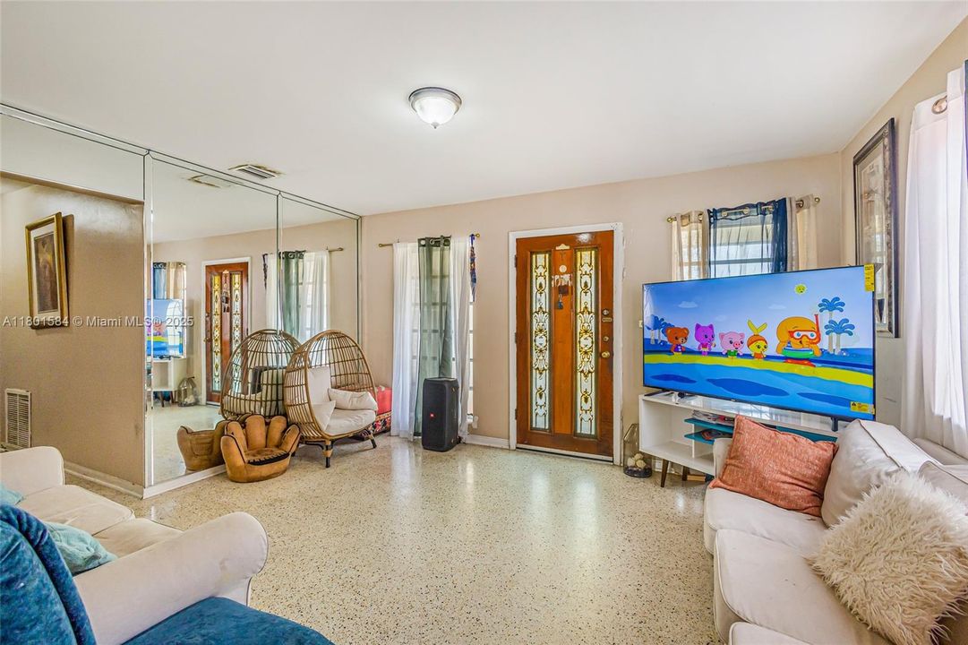 Recently Sold: $949,000 (0 beds, 0 baths, 2105 Square Feet)