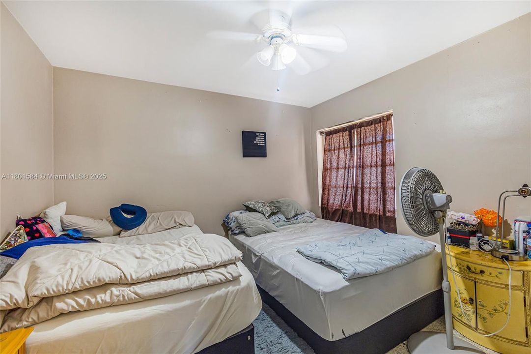 Recently Sold: $949,000 (0 beds, 0 baths, 2105 Square Feet)