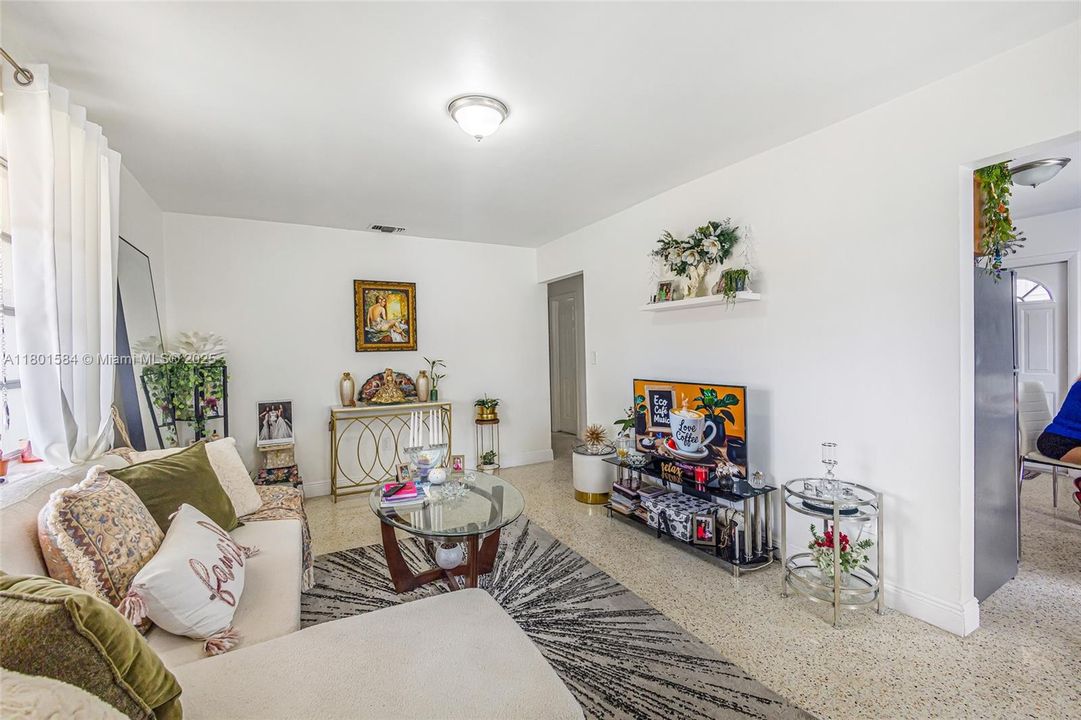 Recently Sold: $949,000 (0 beds, 0 baths, 2105 Square Feet)