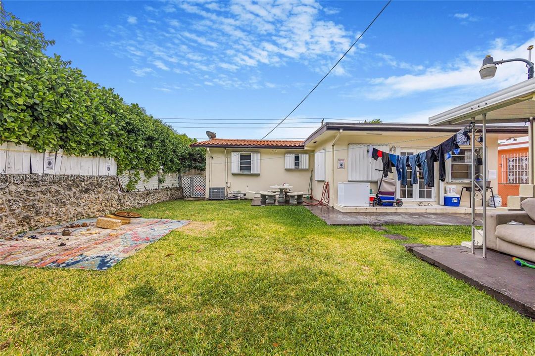 Recently Sold: $949,000 (0 beds, 0 baths, 2105 Square Feet)