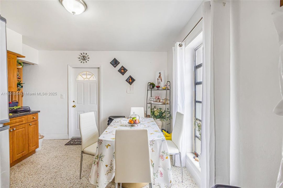 Recently Sold: $949,000 (0 beds, 0 baths, 2105 Square Feet)