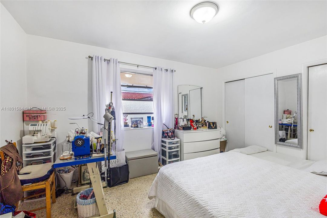 Recently Sold: $949,000 (0 beds, 0 baths, 2105 Square Feet)