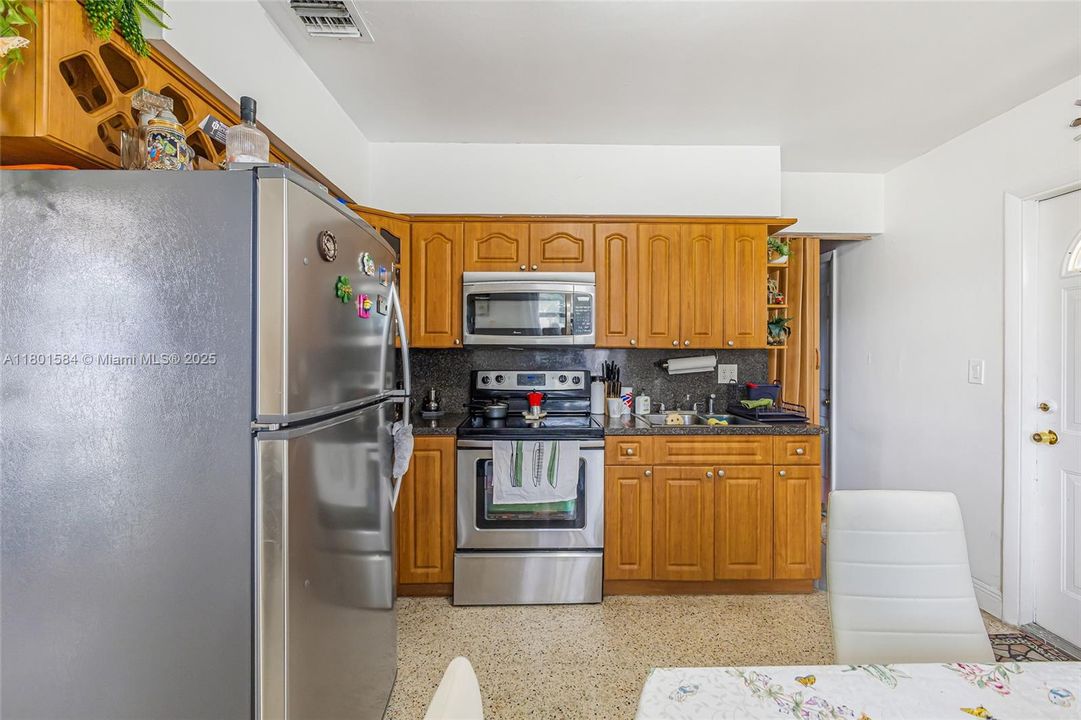 Recently Sold: $949,000 (0 beds, 0 baths, 2105 Square Feet)