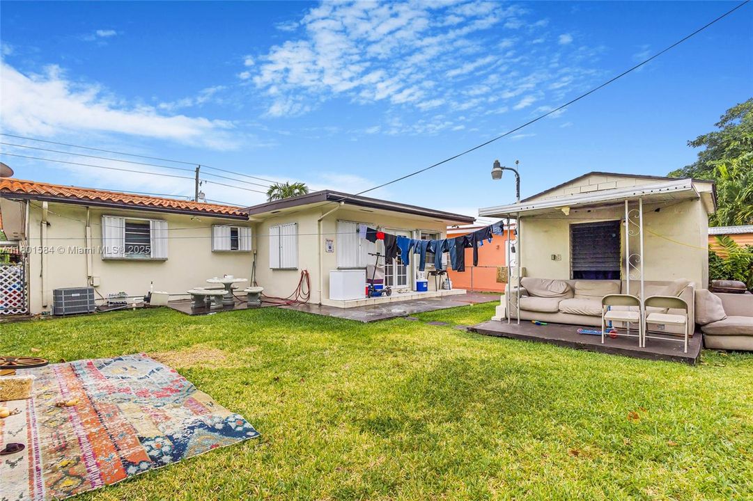 Recently Sold: $949,000 (0 beds, 0 baths, 2105 Square Feet)