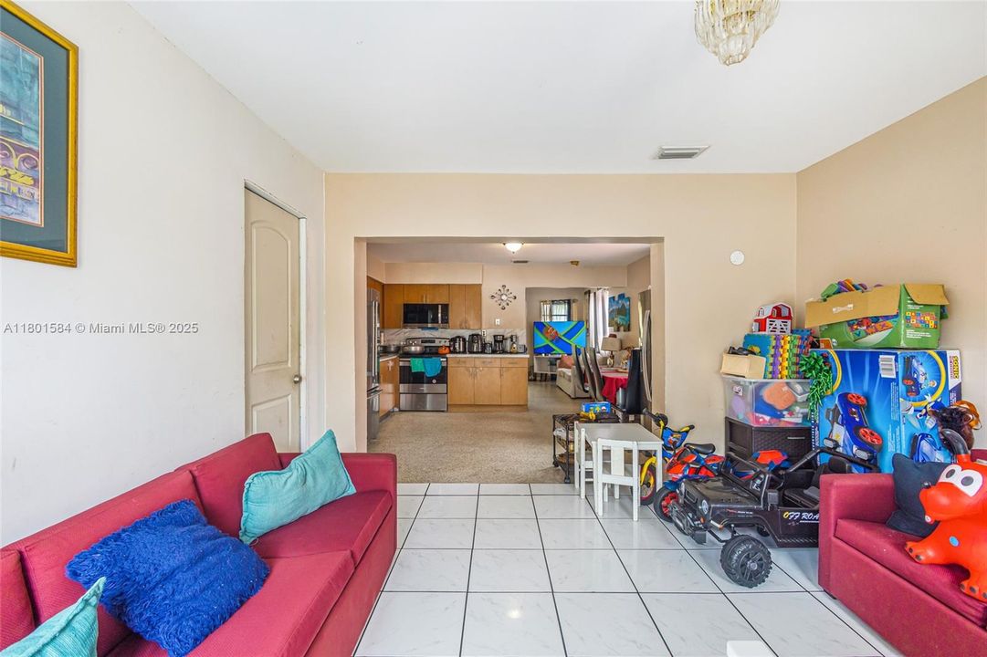 Recently Sold: $949,000 (0 beds, 0 baths, 2105 Square Feet)