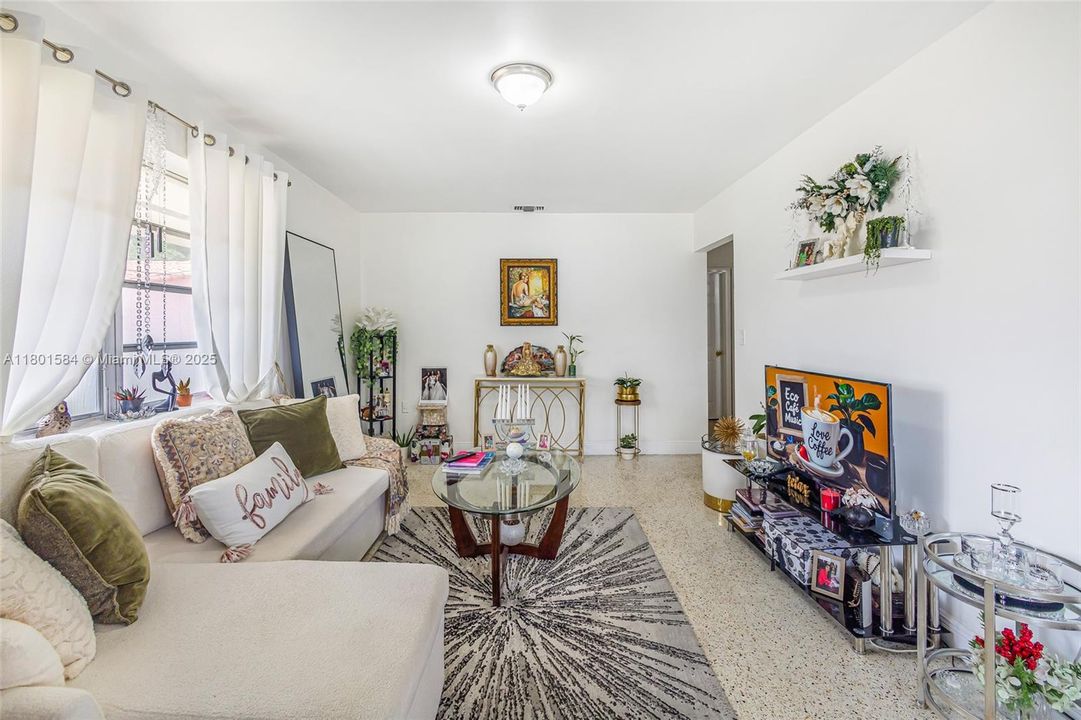 Recently Sold: $949,000 (0 beds, 0 baths, 2105 Square Feet)