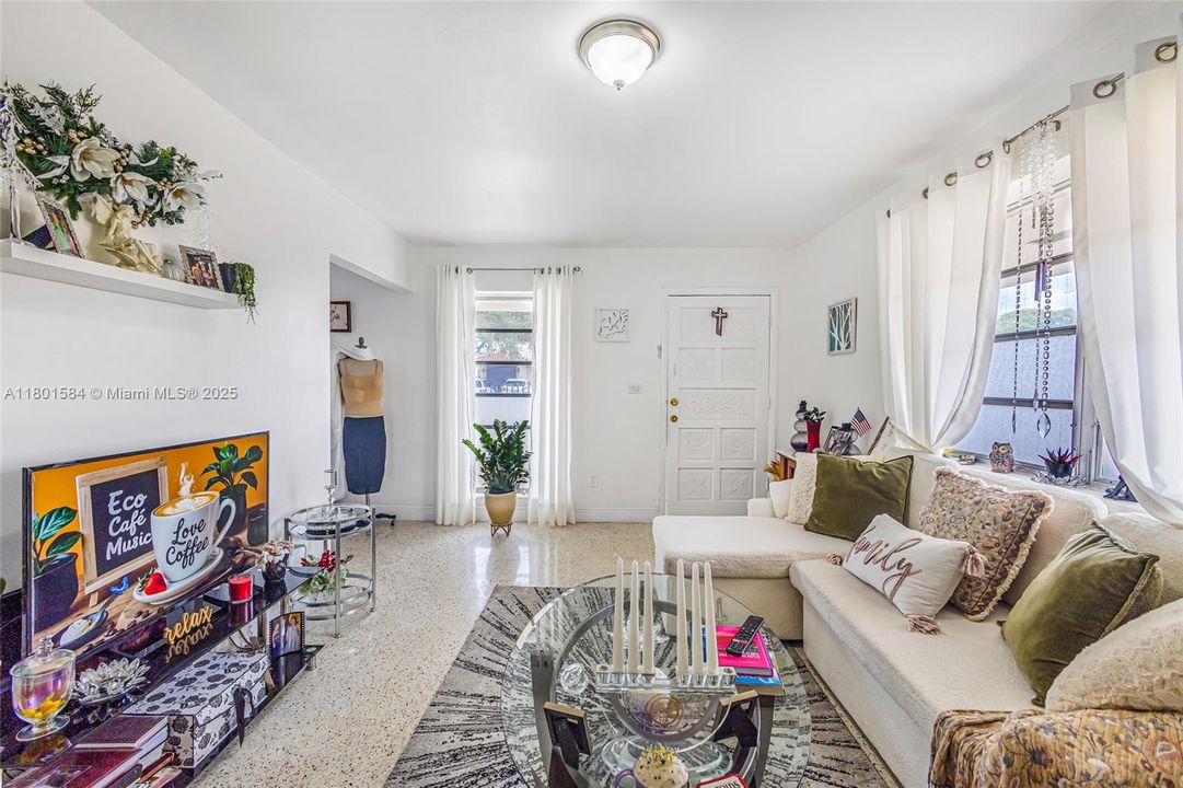 Recently Sold: $949,000 (0 beds, 0 baths, 2105 Square Feet)