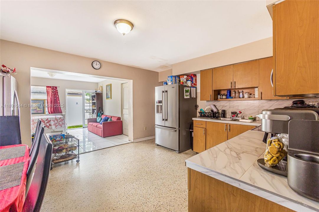 Recently Sold: $949,000 (0 beds, 0 baths, 2105 Square Feet)