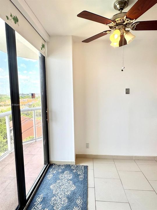 For Sale: $359,900 (2 beds, 2 baths, 1053 Square Feet)