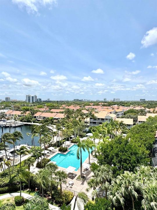 For Sale: $359,900 (2 beds, 2 baths, 1053 Square Feet)