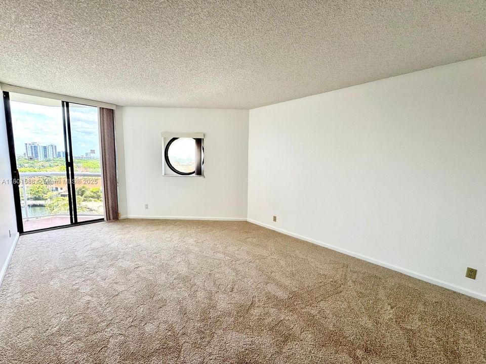 For Sale: $359,900 (2 beds, 2 baths, 1053 Square Feet)