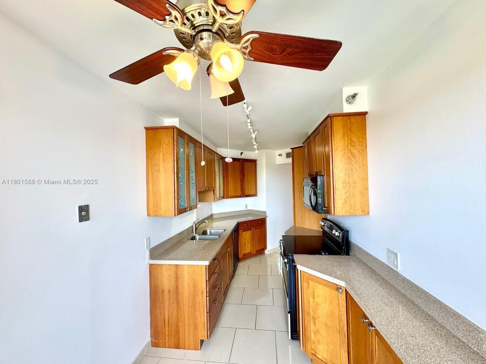 For Sale: $359,900 (2 beds, 2 baths, 1053 Square Feet)