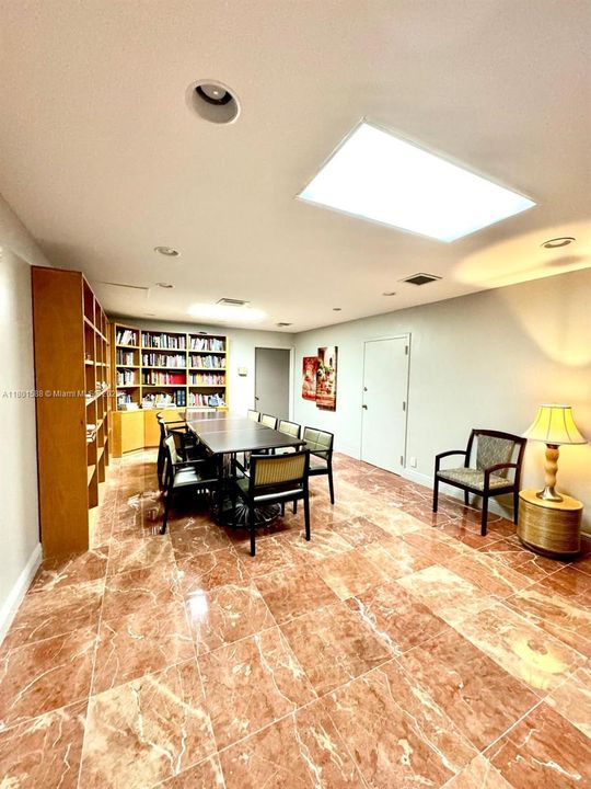 For Sale: $359,900 (2 beds, 2 baths, 1053 Square Feet)
