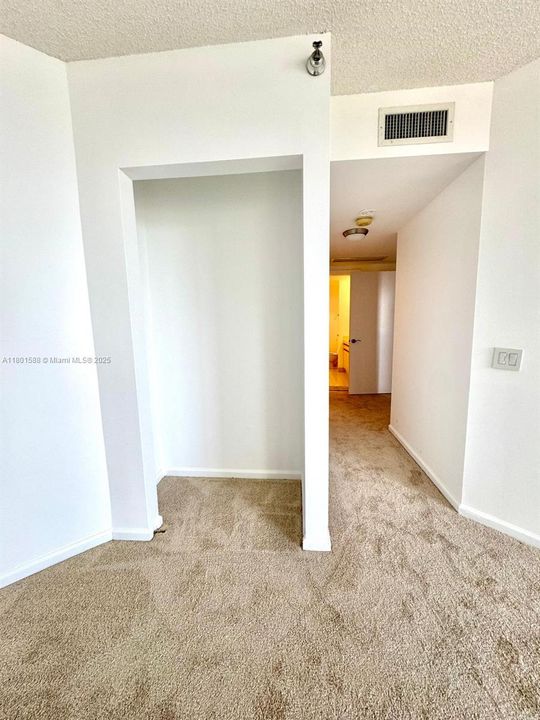 For Sale: $359,900 (2 beds, 2 baths, 1053 Square Feet)