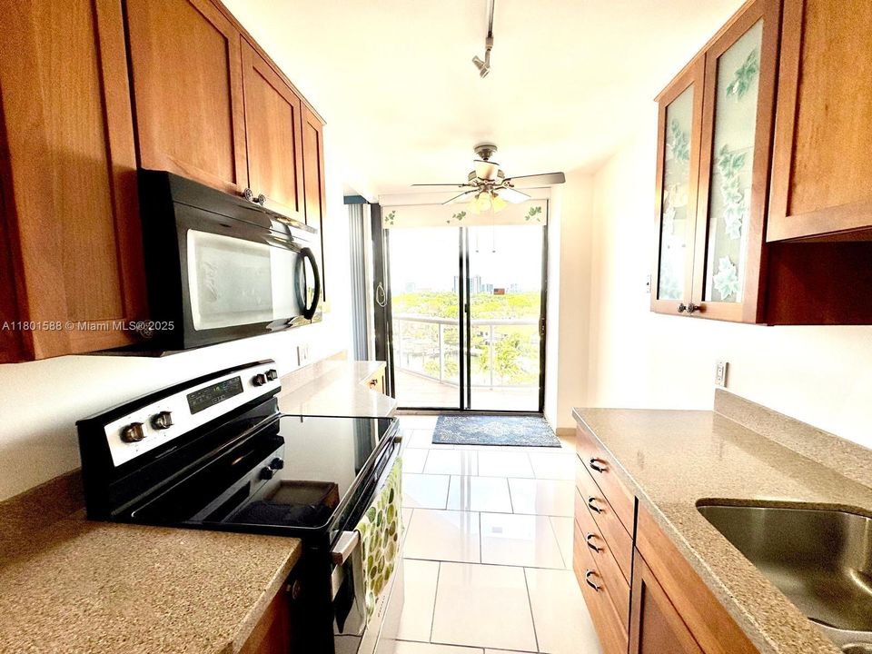 For Sale: $359,900 (2 beds, 2 baths, 1053 Square Feet)