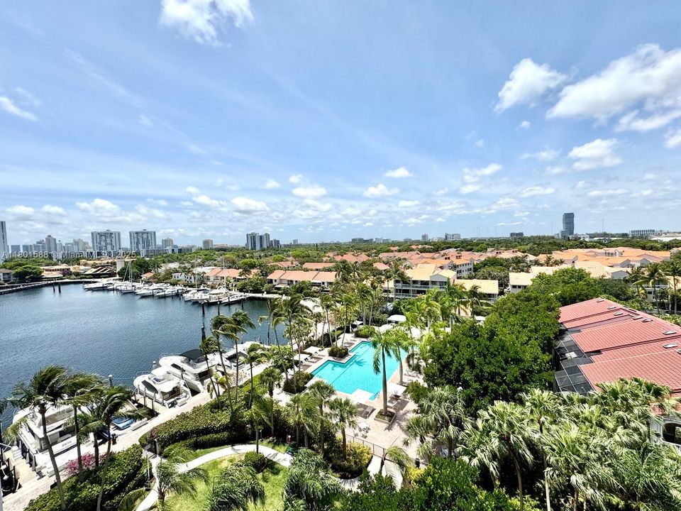 For Sale: $359,900 (2 beds, 2 baths, 1053 Square Feet)