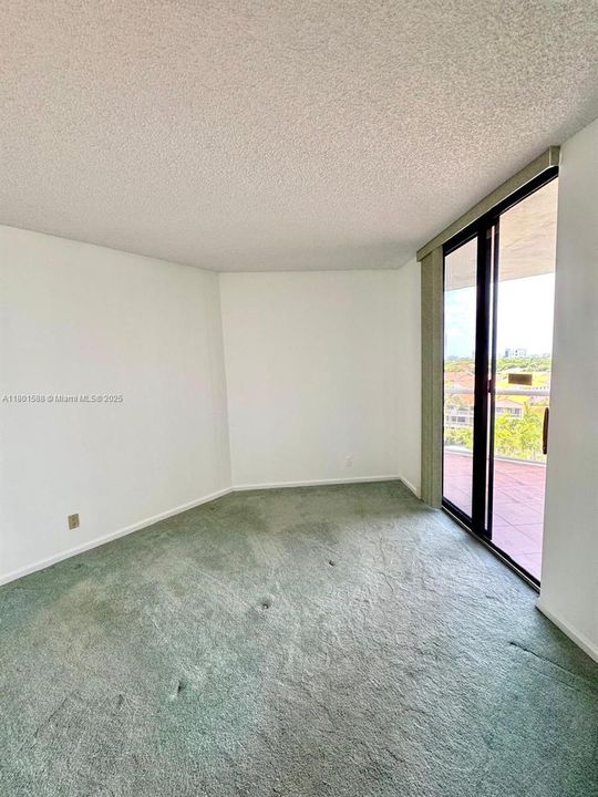 For Sale: $359,900 (2 beds, 2 baths, 1053 Square Feet)