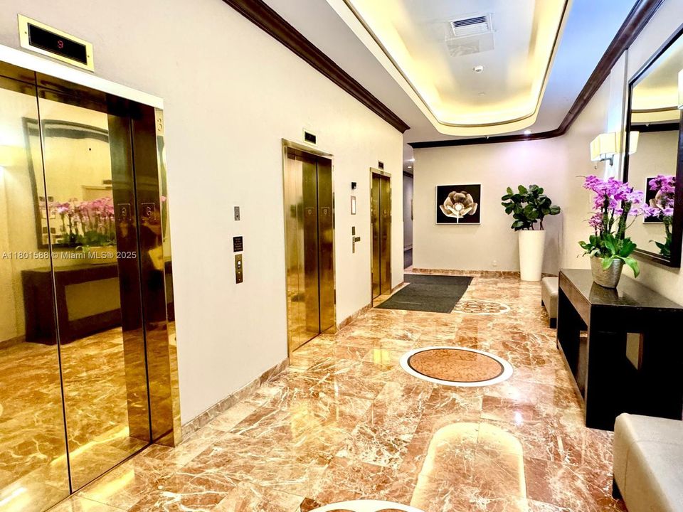 For Sale: $359,900 (2 beds, 2 baths, 1053 Square Feet)