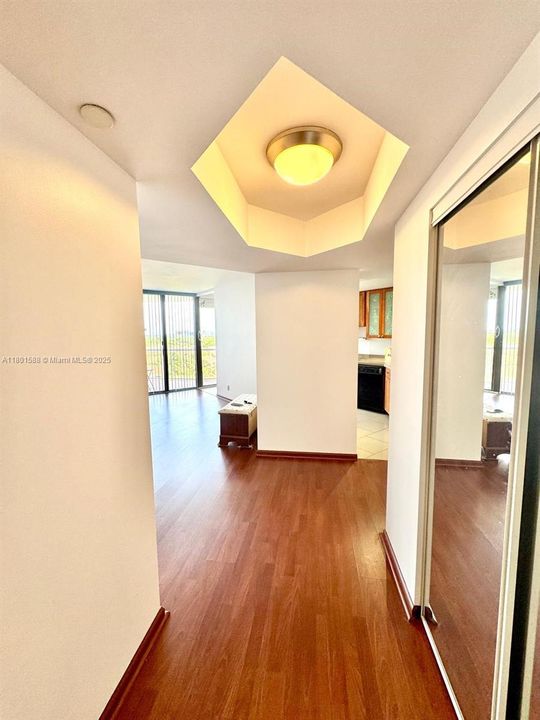 For Sale: $359,900 (2 beds, 2 baths, 1053 Square Feet)