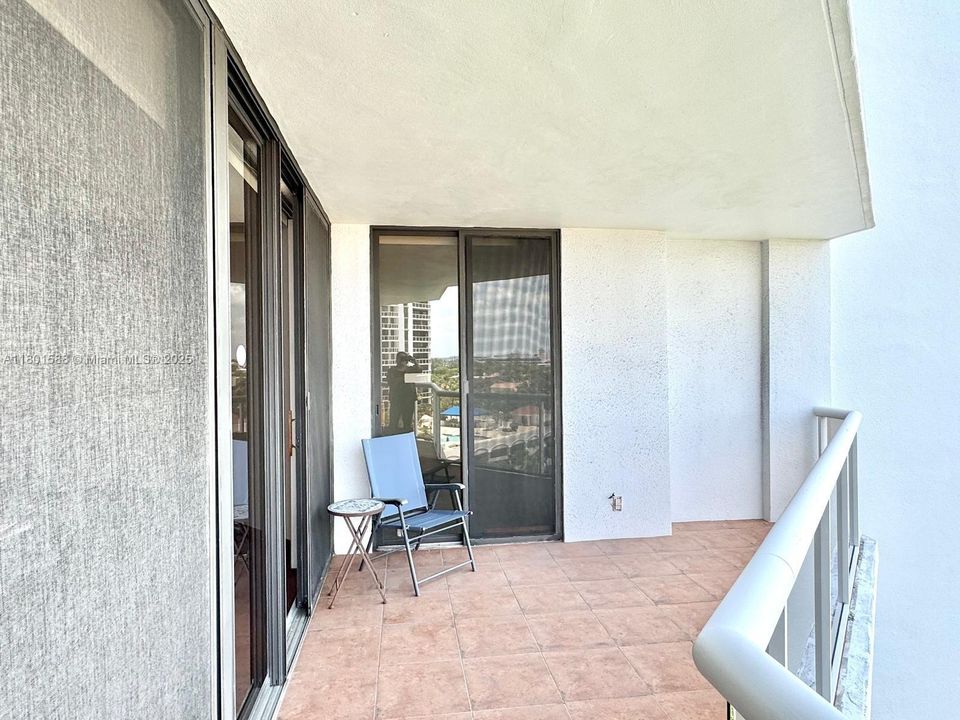 For Sale: $359,900 (2 beds, 2 baths, 1053 Square Feet)