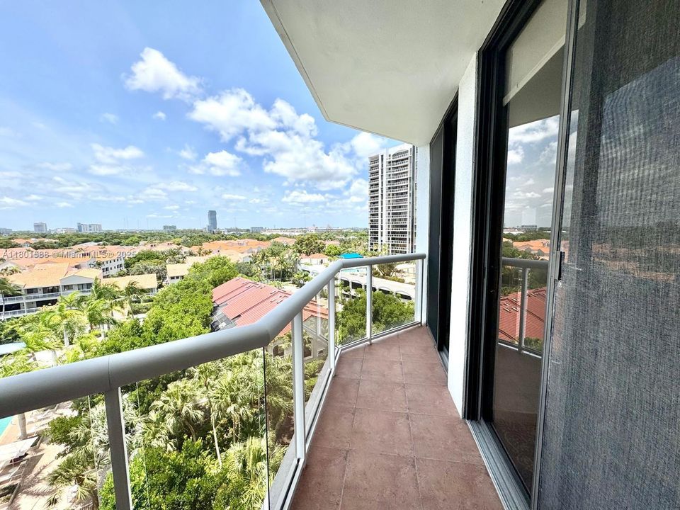 For Sale: $359,900 (2 beds, 2 baths, 1053 Square Feet)
