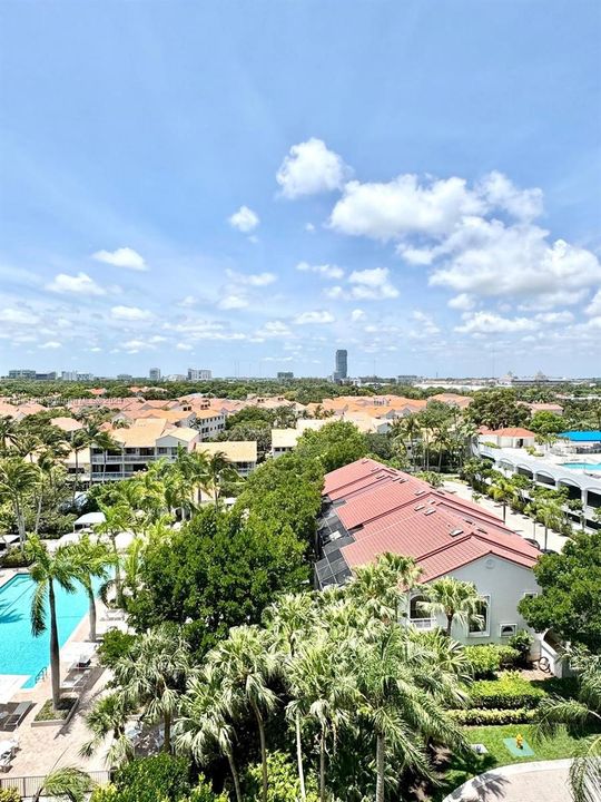 For Sale: $359,900 (2 beds, 2 baths, 1053 Square Feet)