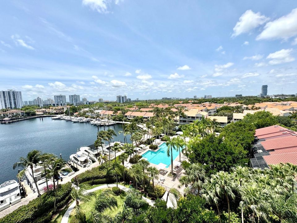 For Sale: $359,900 (2 beds, 2 baths, 1053 Square Feet)